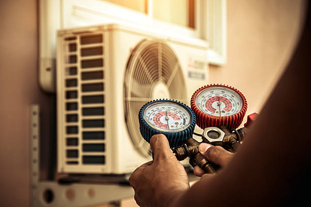 Professional Hvac technician working in Ceresco, MI